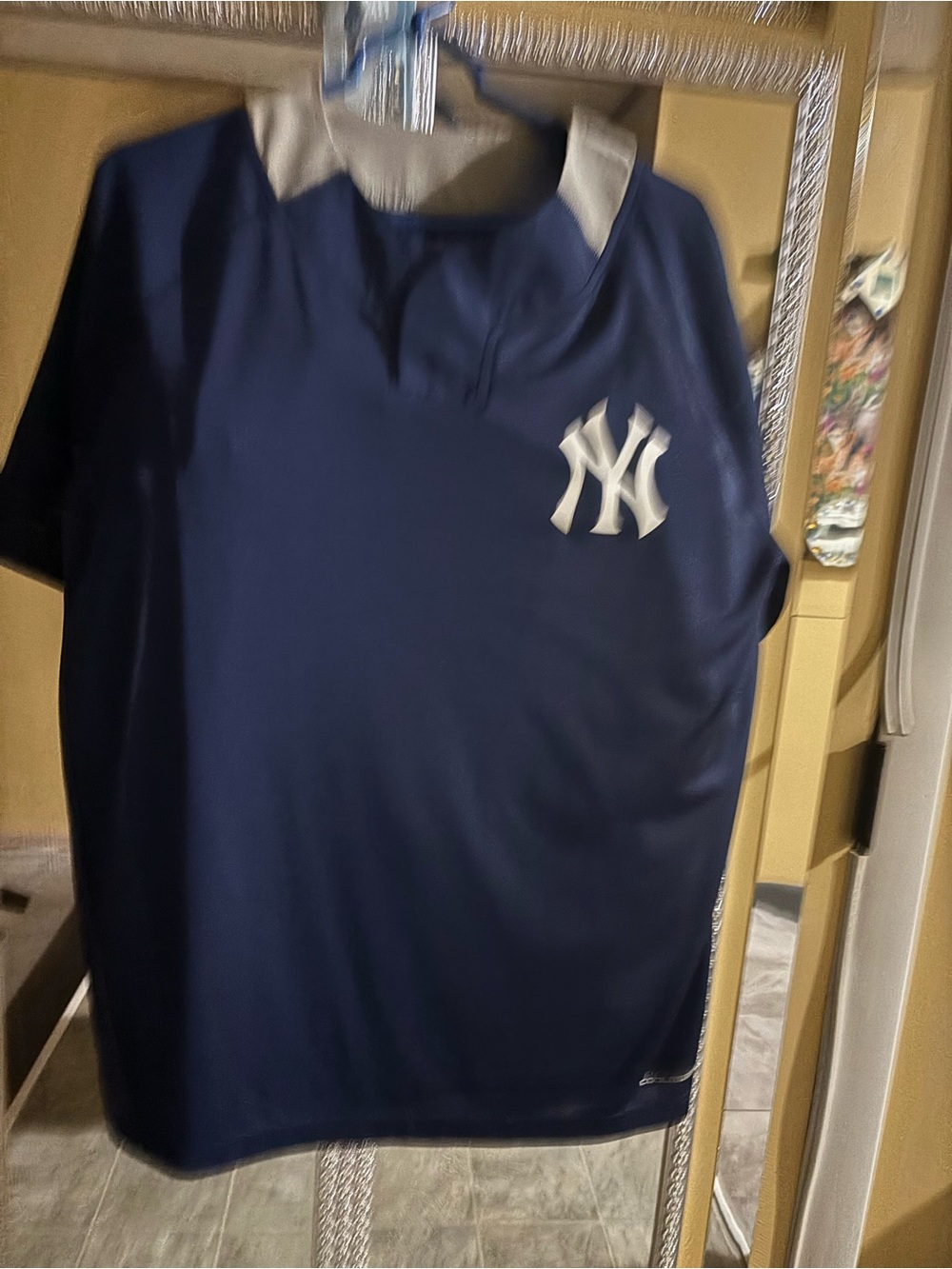 New York Yankee size large New Jersey no tags never worn,new duffle bag,Angel